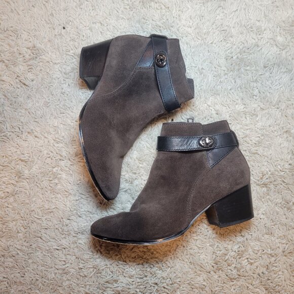 Coach Patricia Fatigue Chestnut Suede Ankle Bootie 6 Boots Turn Lock - Picture 12 of 13